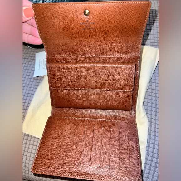 LOUIS VUITTON VINTAGE WALLET - Picture 5 of 13